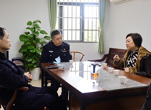 加强党建共建，亲昵警企关系